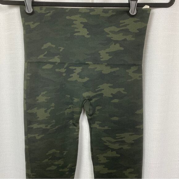 Spanx Green Camouflage Look At Me Now Seamless Leggings Sz.M - Picture 12 of 15